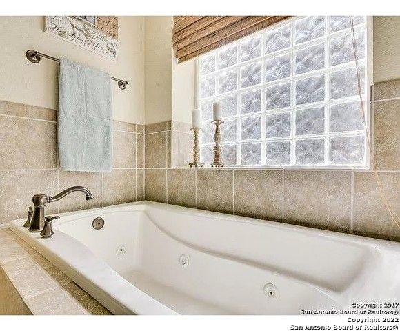 110 SURREY DR, Boerne, TX 78006
