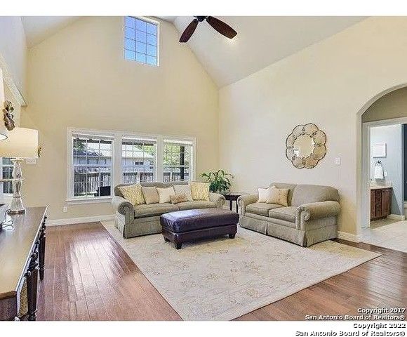 110 SURREY DR, Boerne, TX 78006