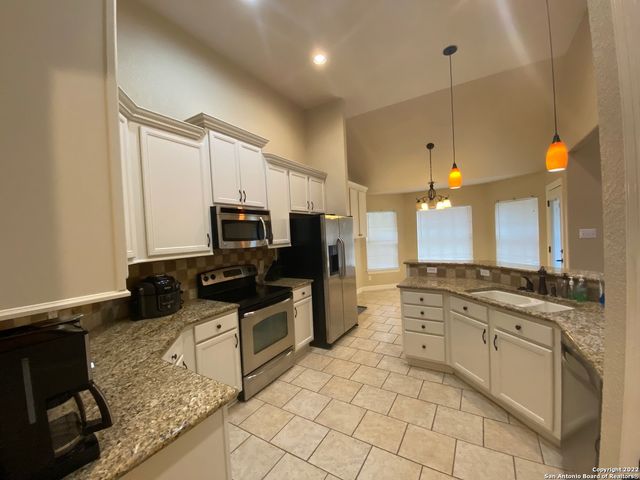 110 SURREY DR, Boerne, TX 78006
