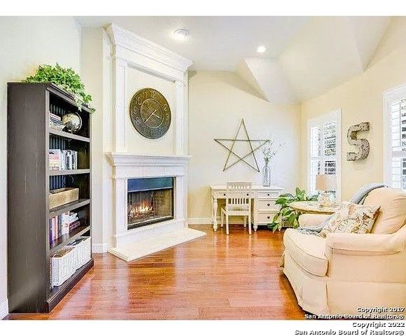110 SURREY DR, Boerne, TX 78006