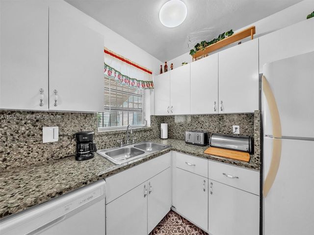 3281 NW 170th St, Miami Gardens, FL 33056