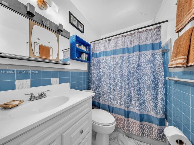 3281 NW 170th St, Miami Gardens, FL 33056