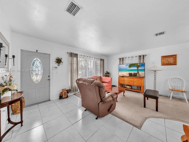 3281 NW 170th St, Miami Gardens, FL 33056