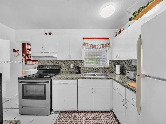 3281 NW 170th St, Miami Gardens, FL 33056