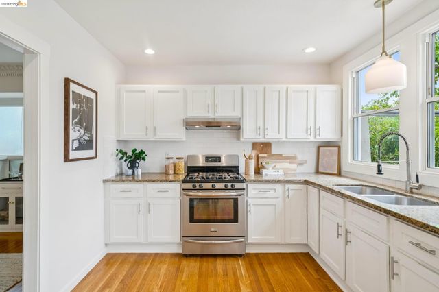 3720 Linwood Ave, Oakland, CA 94602