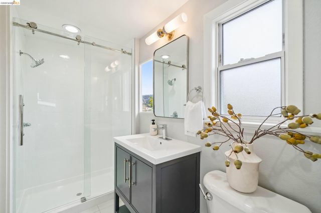 3720 Linwood Ave, Oakland, CA 94602