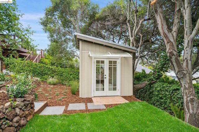 3720 Linwood Ave, Oakland, CA 94602