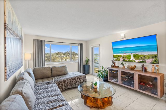 2223 PARK Lane 210, Hollywood, FL 33021