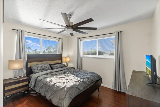 2223 PARK Lane 210, Hollywood, FL 33021