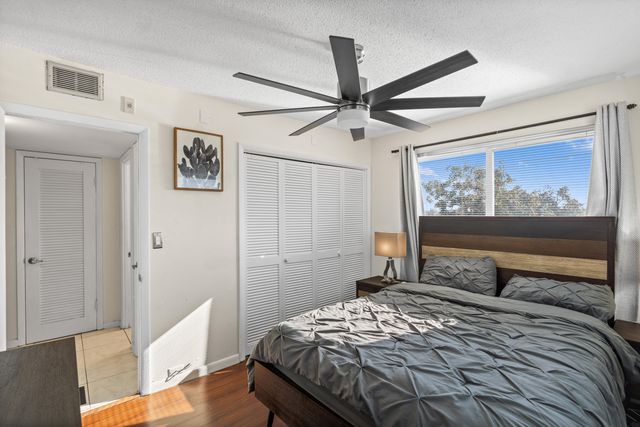 2223 PARK Lane 210, Hollywood, FL 33021
