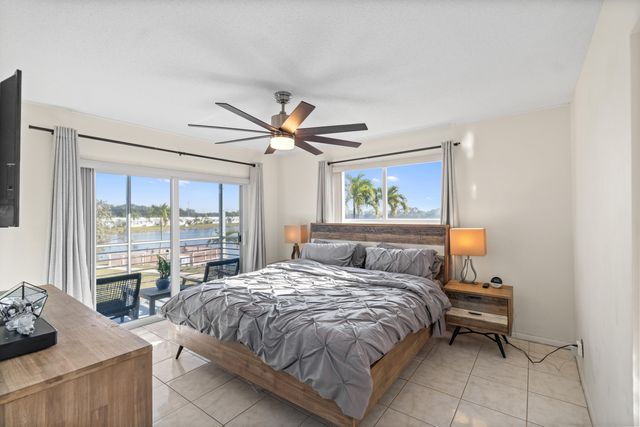 2223 PARK Lane 210, Hollywood, FL 33021
