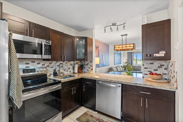 2223 PARK Lane 210, Hollywood, FL 33021
