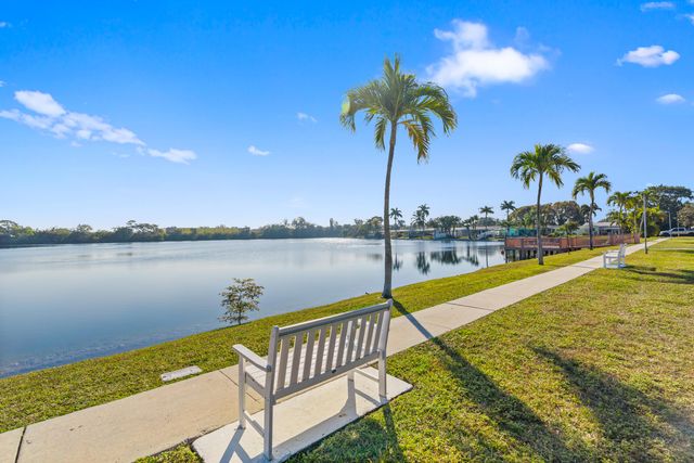2223 PARK Lane 210, Hollywood, FL 33021