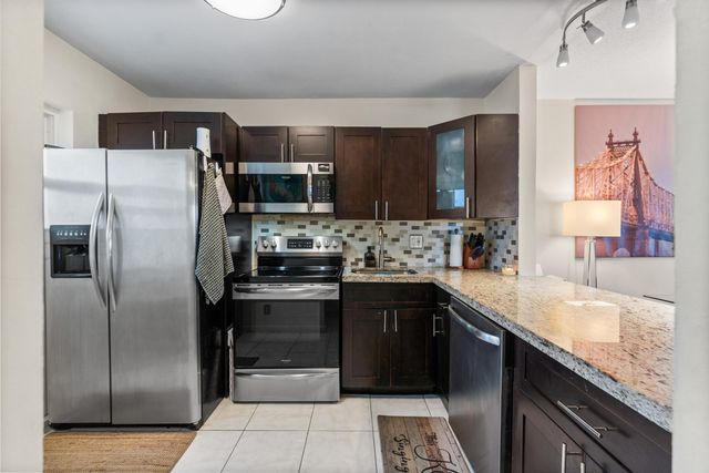 2223 PARK Lane 210, Hollywood, FL 33021
