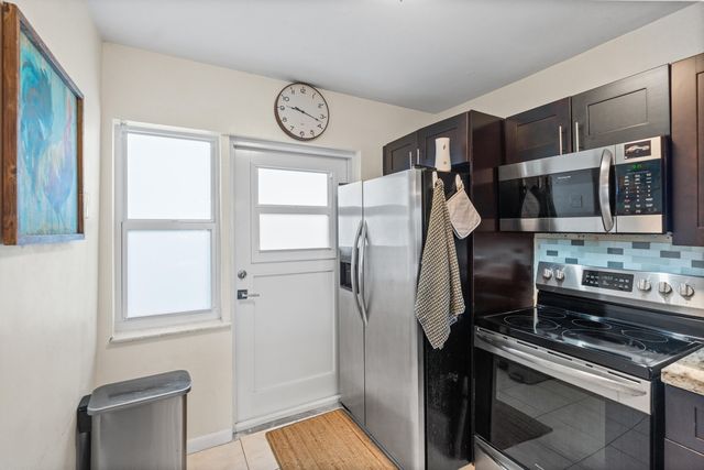 2223 PARK Lane 210, Hollywood, FL 33021