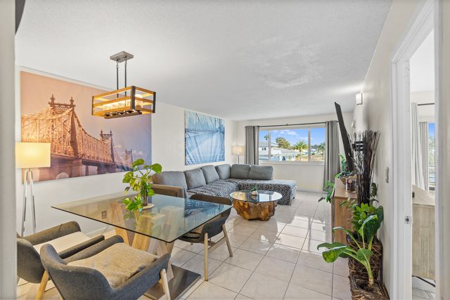 2223 PARK Lane 210, Hollywood, FL 33021