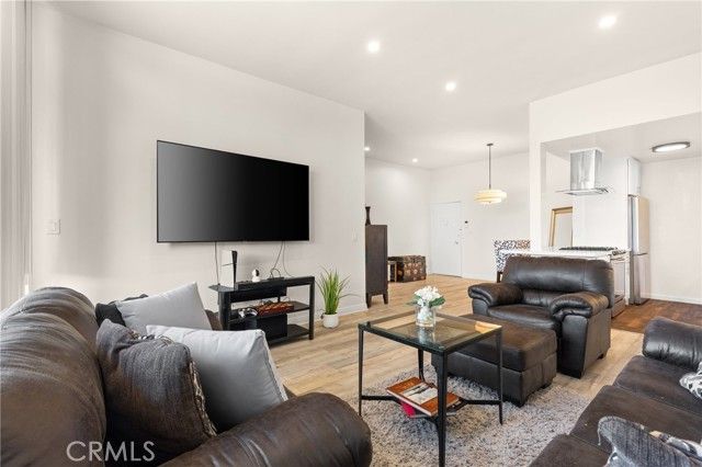 855 Victor 111, Inglewood, CA 90302