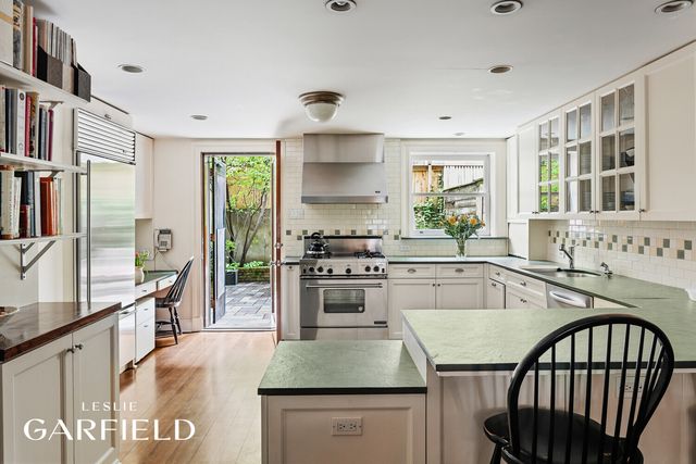 512 E 87TH Street, New York City, NY 10128
