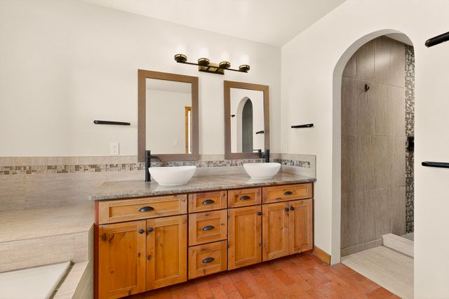 6755 Wolf Creek Court NE, Rio Rancho, NM 87144