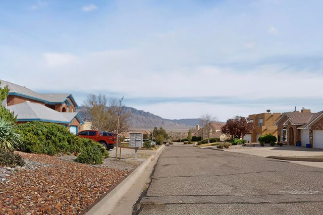 6755 Wolf Creek Court NE, Rio Rancho, NM 87144