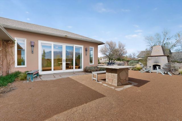 6755 Wolf Creek Court NE, Rio Rancho, NM 87144