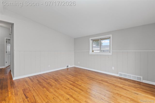 1271 Featherstone Road, Pontiac, MI 48342