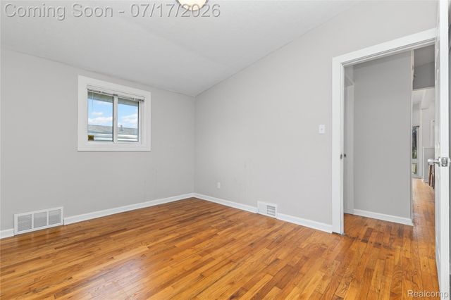 1271 Featherstone Road, Pontiac, MI 48342