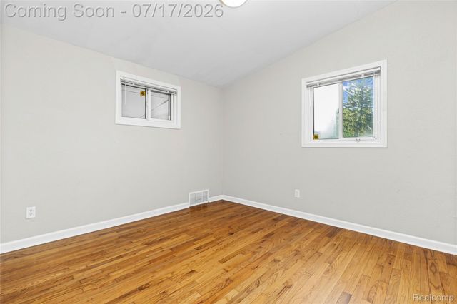 1271 Featherstone Road, Pontiac, MI 48342