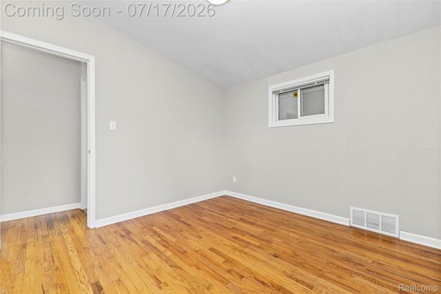 1271 Featherstone Road, Pontiac, MI 48342