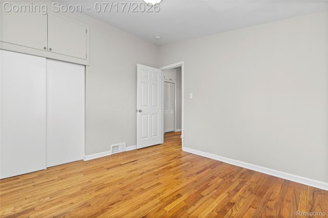 1271 Featherstone Road, Pontiac, MI 48342