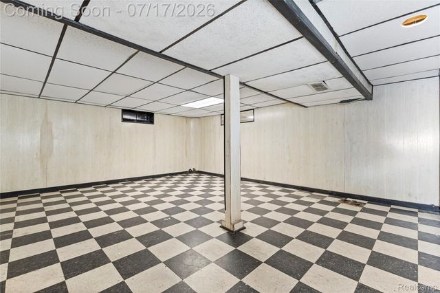 1271 Featherstone Road, Pontiac, MI 48342