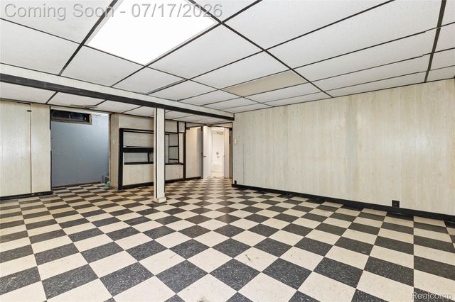 1271 Featherstone Road, Pontiac, MI 48342