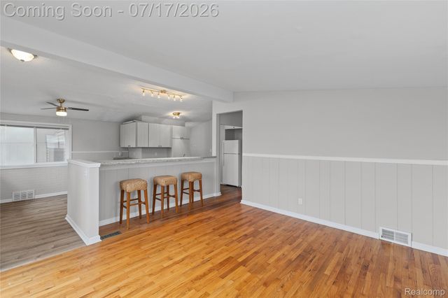 1271 Featherstone Road, Pontiac, MI 48342