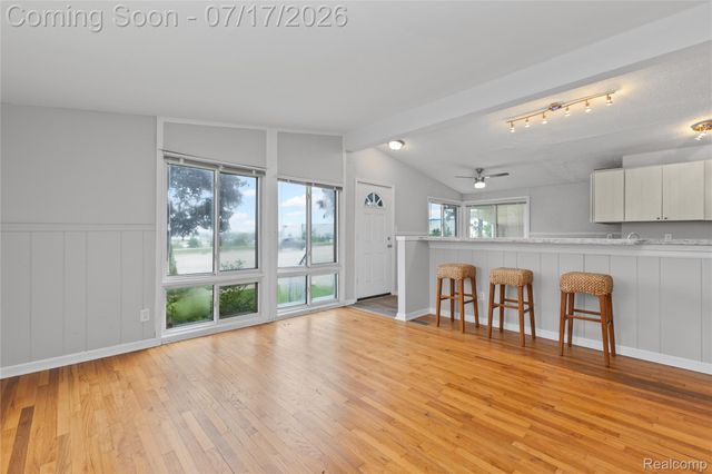 1271 Featherstone Road, Pontiac, MI 48342