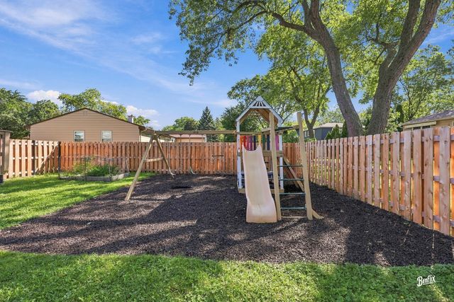 1341 E VIRGINIA Drive, Palatine, IL 60074