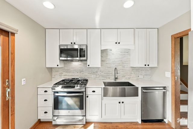 1341 E VIRGINIA Drive, Palatine, IL 60074