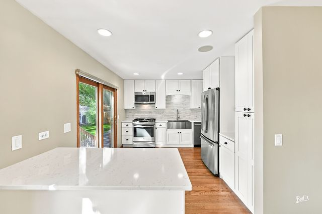 1341 E VIRGINIA Drive, Palatine, IL 60074