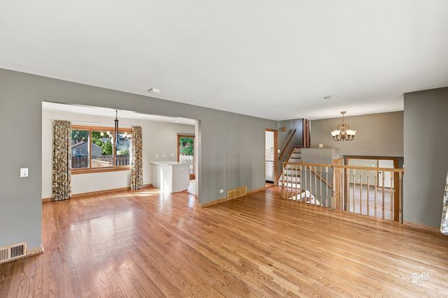 1341 E VIRGINIA Drive, Palatine, IL 60074