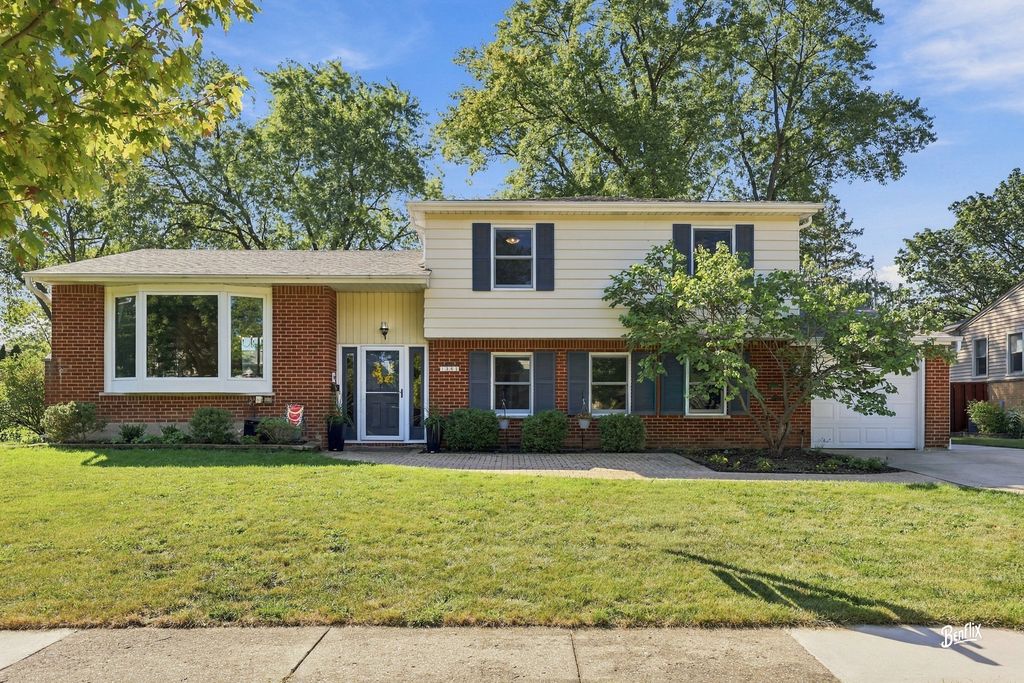 1341 E VIRGINIA Drive, Palatine, IL 60074