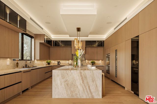 12952 Huston Street, Sherman Oaks, CA 91423