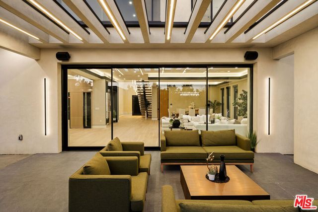 12952 Huston Street, Sherman Oaks, CA 91423