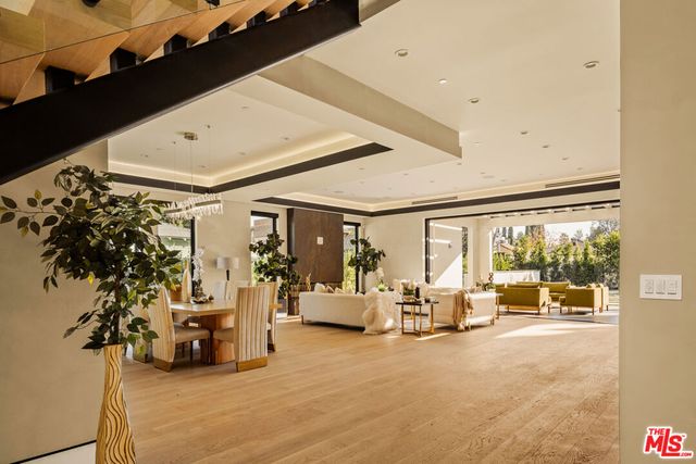 12952 Huston Street, Sherman Oaks, CA 91423