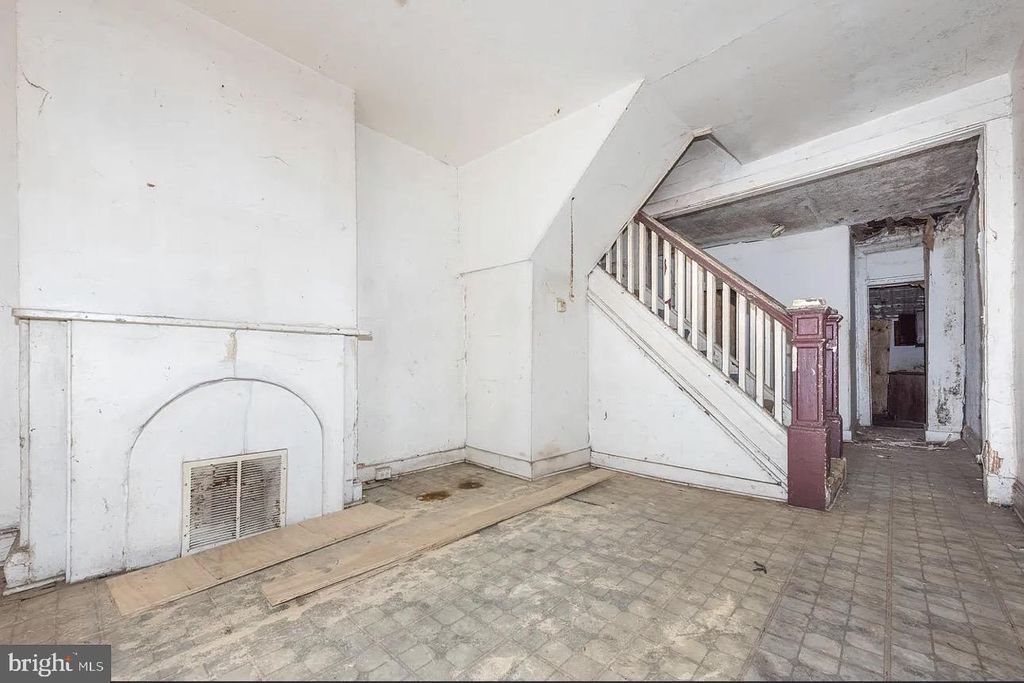 Image 1 of property listing at 2104 E HOFFMAN ST, Baltimore, MD 21213