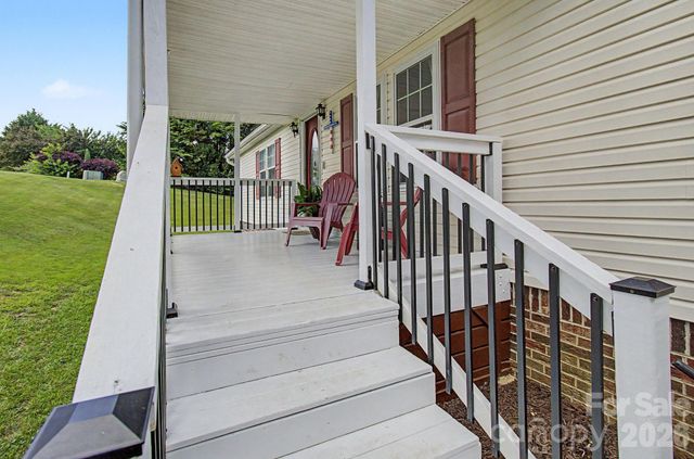 22 Sweet Briar Path Way, Hendersonville, NC 28792