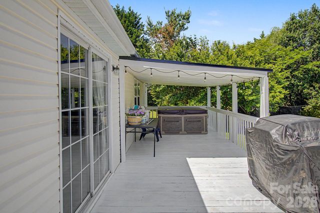 22 Sweet Briar Path Way, Hendersonville, NC 28792
