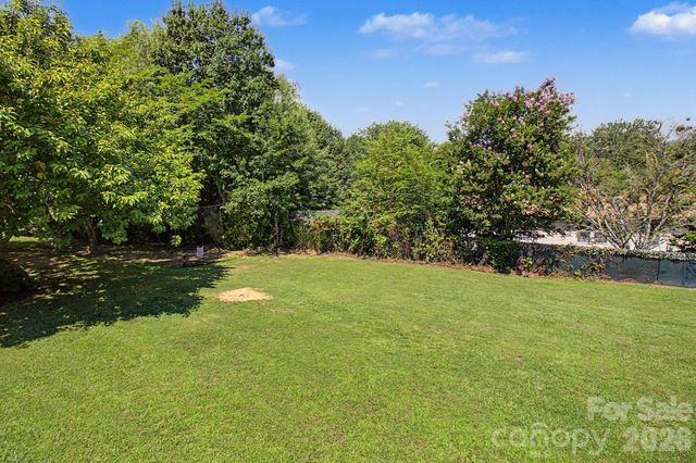22 Sweet Briar Path Way, Hendersonville, NC 28792