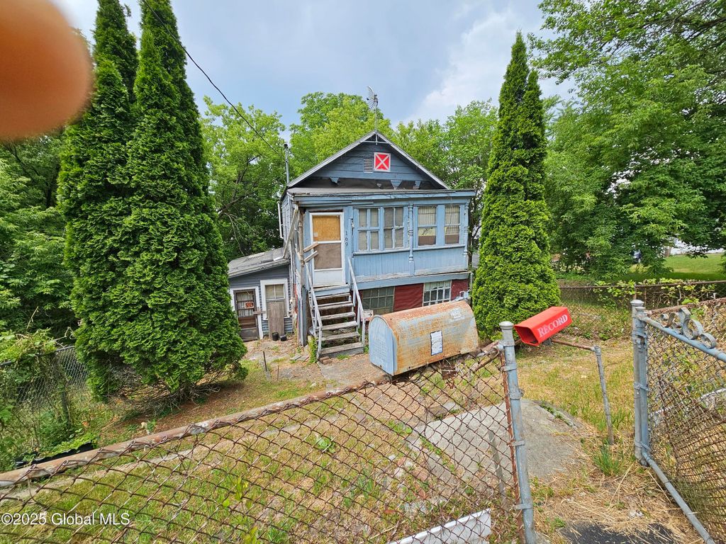 169 10th Street, Troy, NY 12180