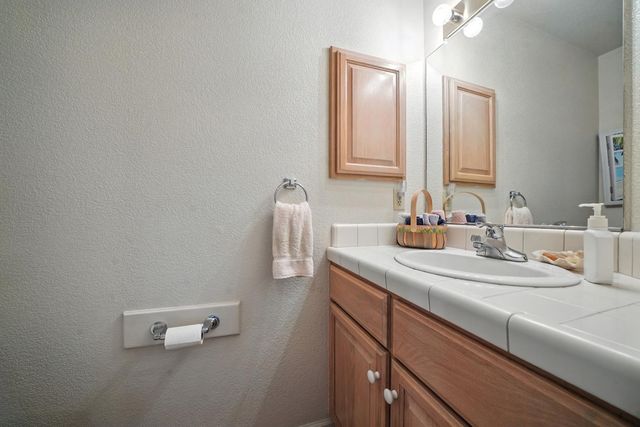 31 Willet Ct, Wallace, CA 95254