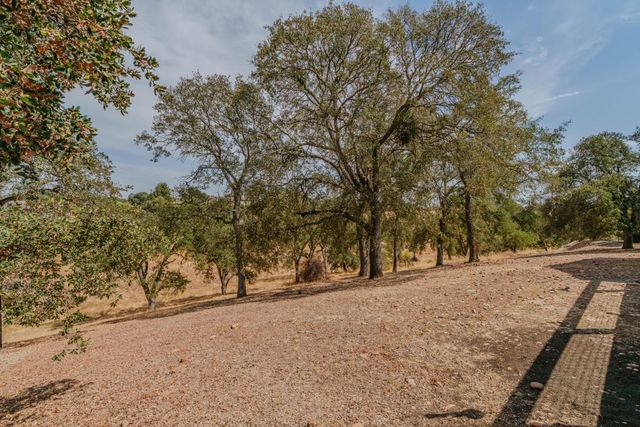 31 Willet Ct, Wallace, CA 95254