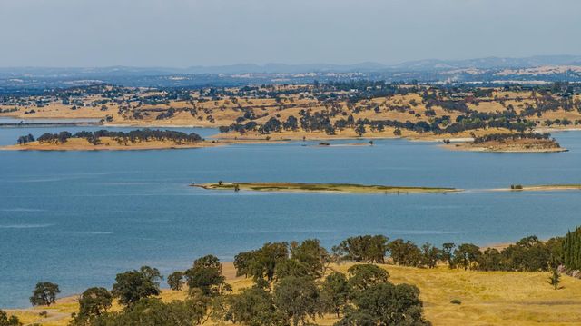 31 Willet Ct, Wallace, CA 95254